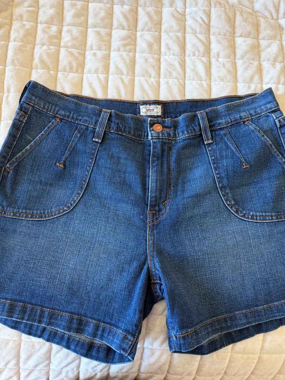 NWOT Levi's Dark Blue Denim Women's Shorts with side/pockets